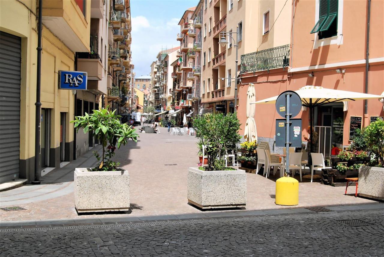 Costa Del Molo - Casa E Lavoro Appartement Vado Ligure Buitenkant foto