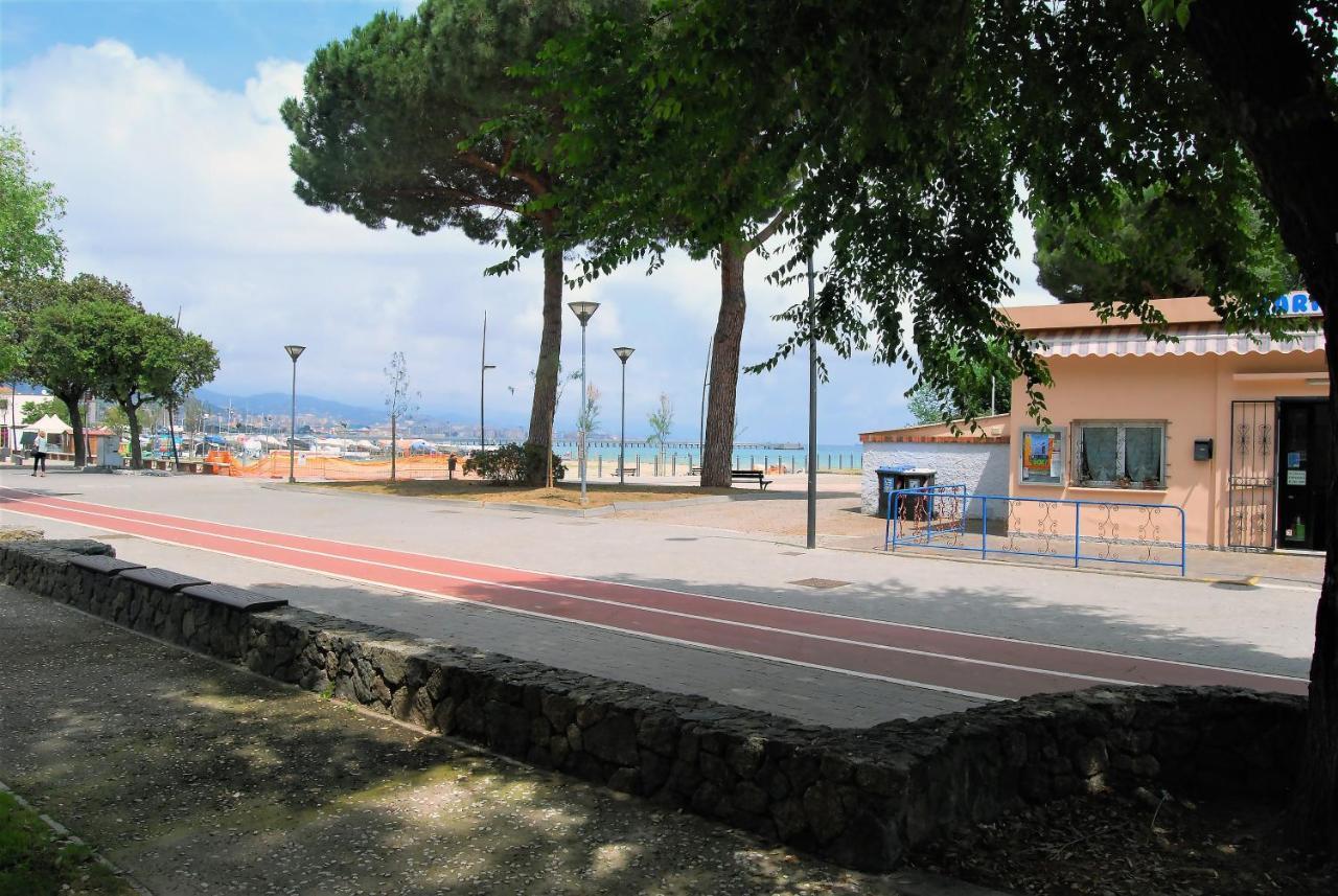 Costa Del Molo - Casa E Lavoro Appartement Vado Ligure Buitenkant foto